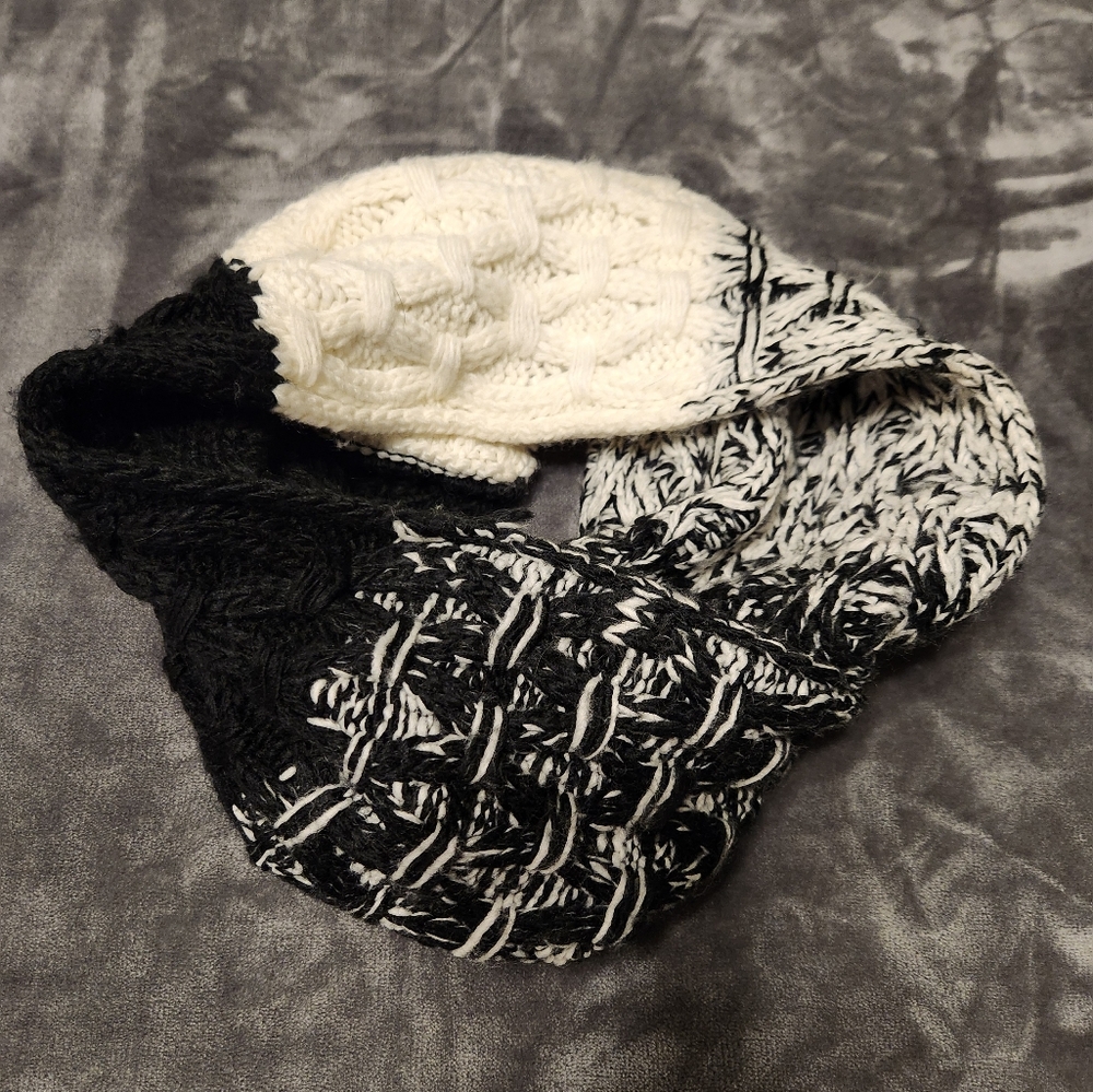 Black and Cream Knit Infinity Scarf